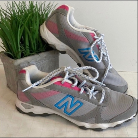 New Balance Shoes - 🔴 New balance sneakers running shoes Women’s active lifestyle size 7 grey pink